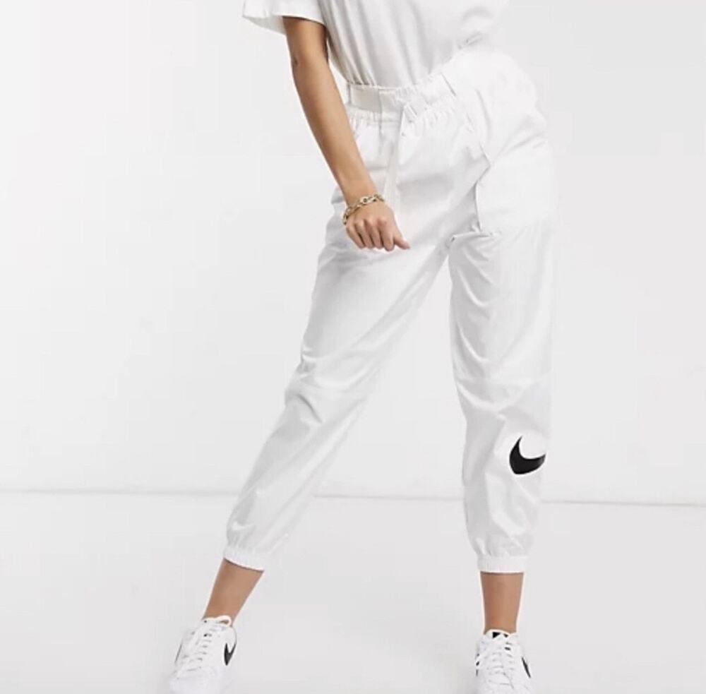 Nike Women’s Loose Fit White Cargo Utility Pants S NWT Swoosh Belted